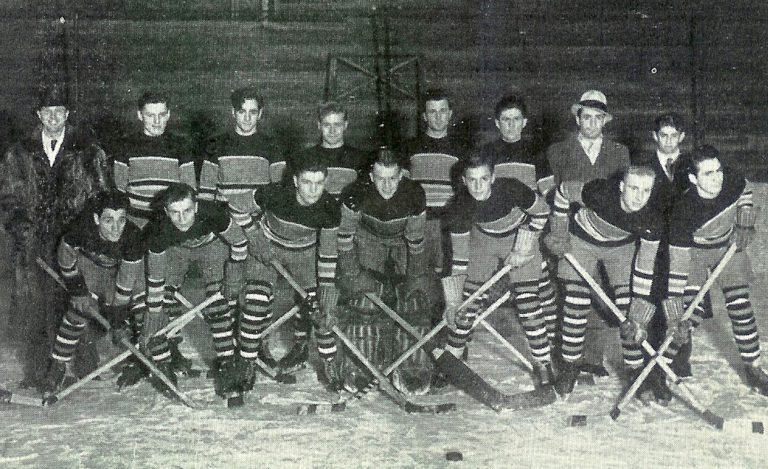 Photo of a hockey team from the Mesabi college campus.